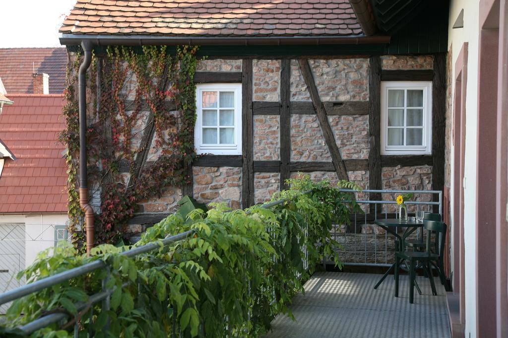 Hotel Alter Winzerhof Weisenheim am Berg e.K. Exterior foto